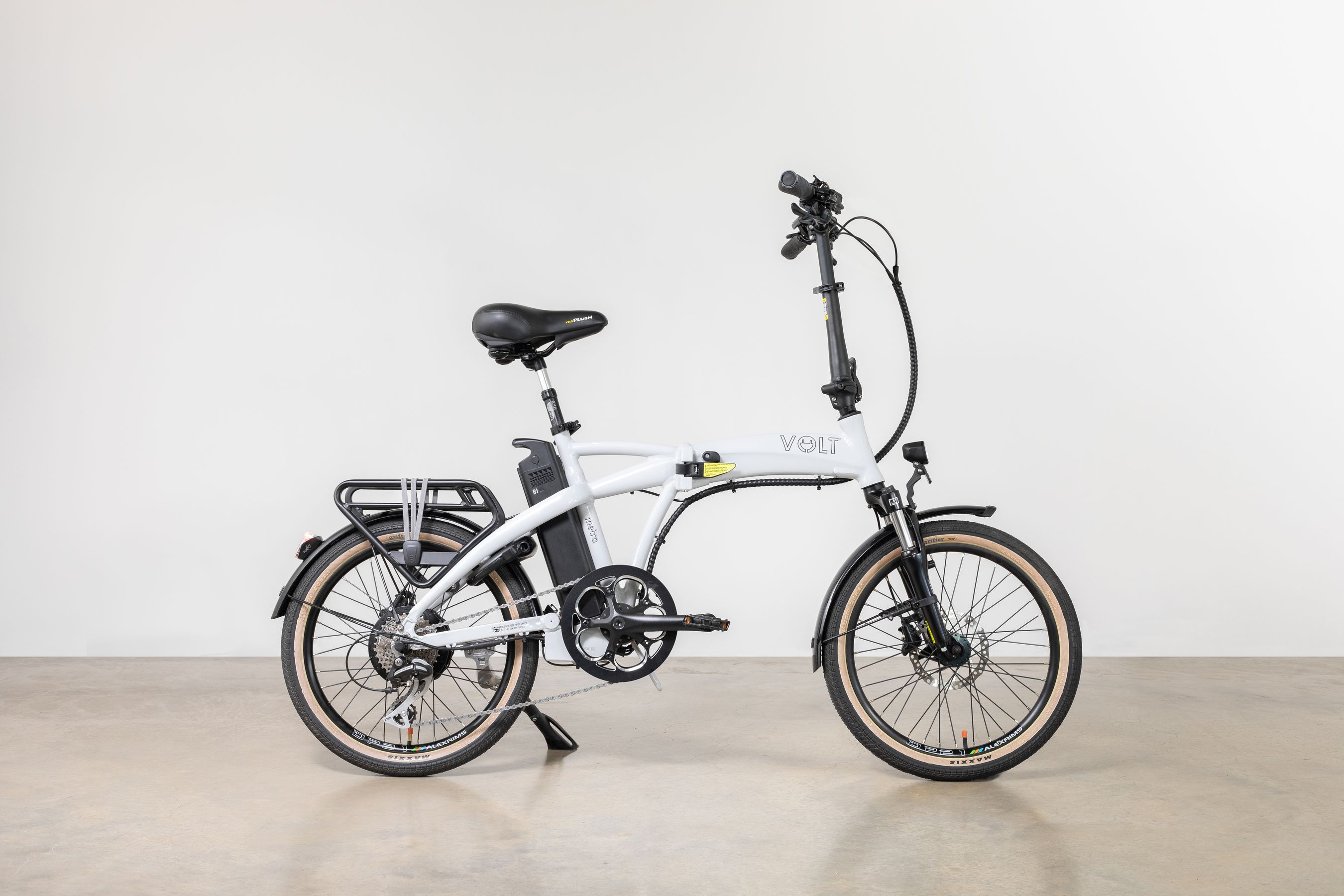 Volt Metro E-bike diagonal studio photograph