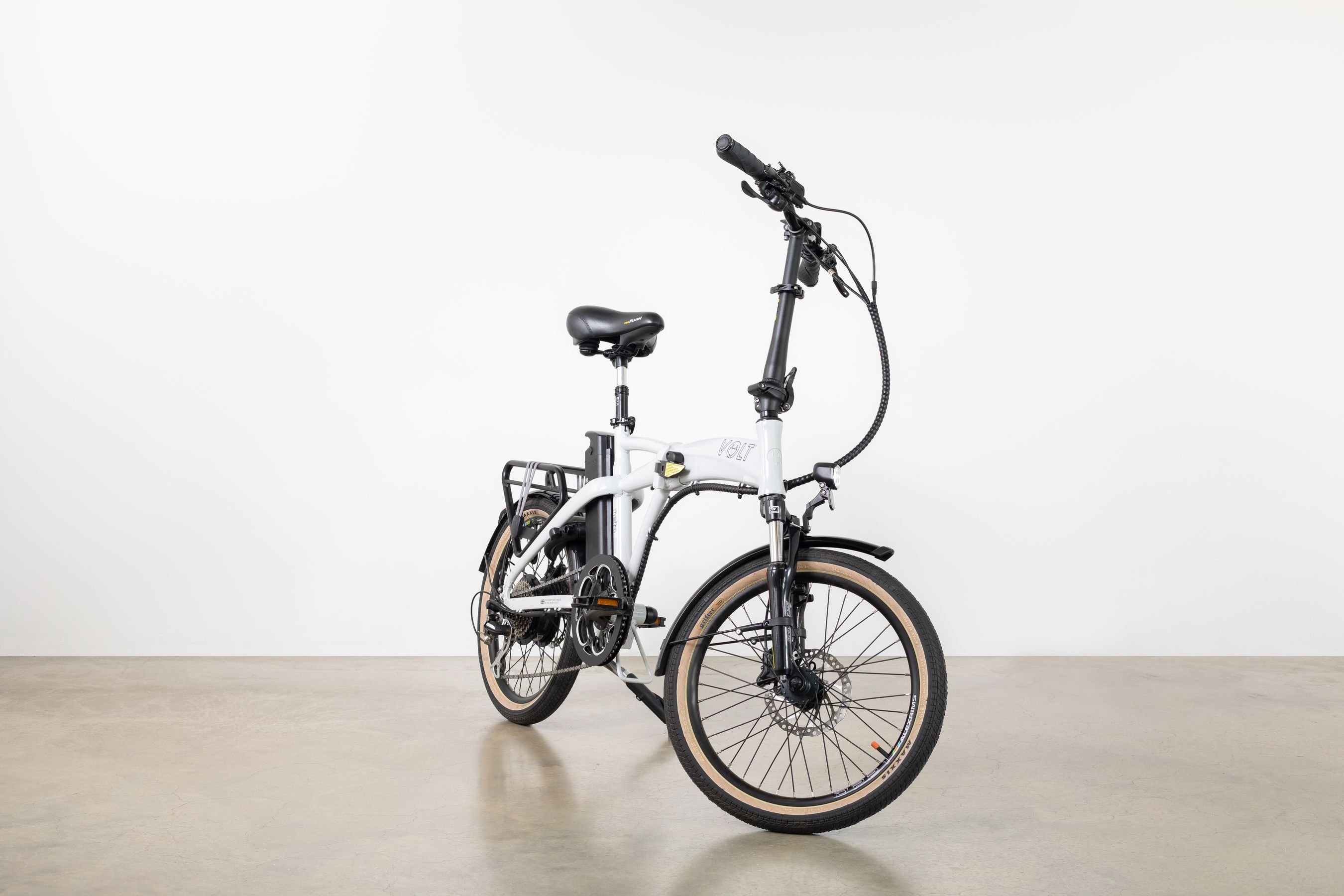 Volt Metro E-bike studio photograph